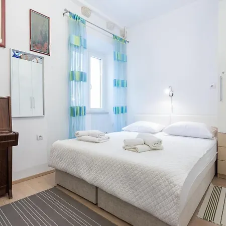 Apartman Lara *