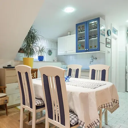 Apartman Lara Διαμέρισμα *