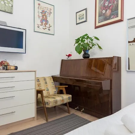 Apartman Lara *